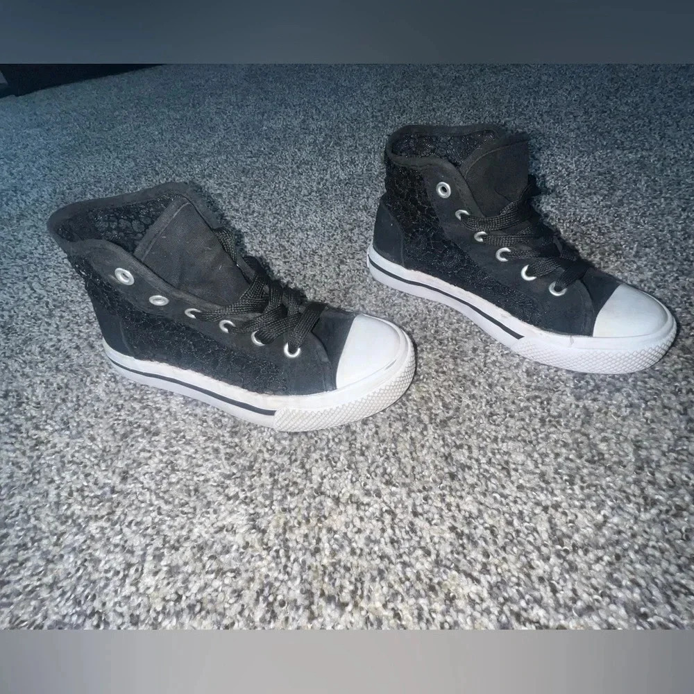 Joe boxer high top tennis shoes